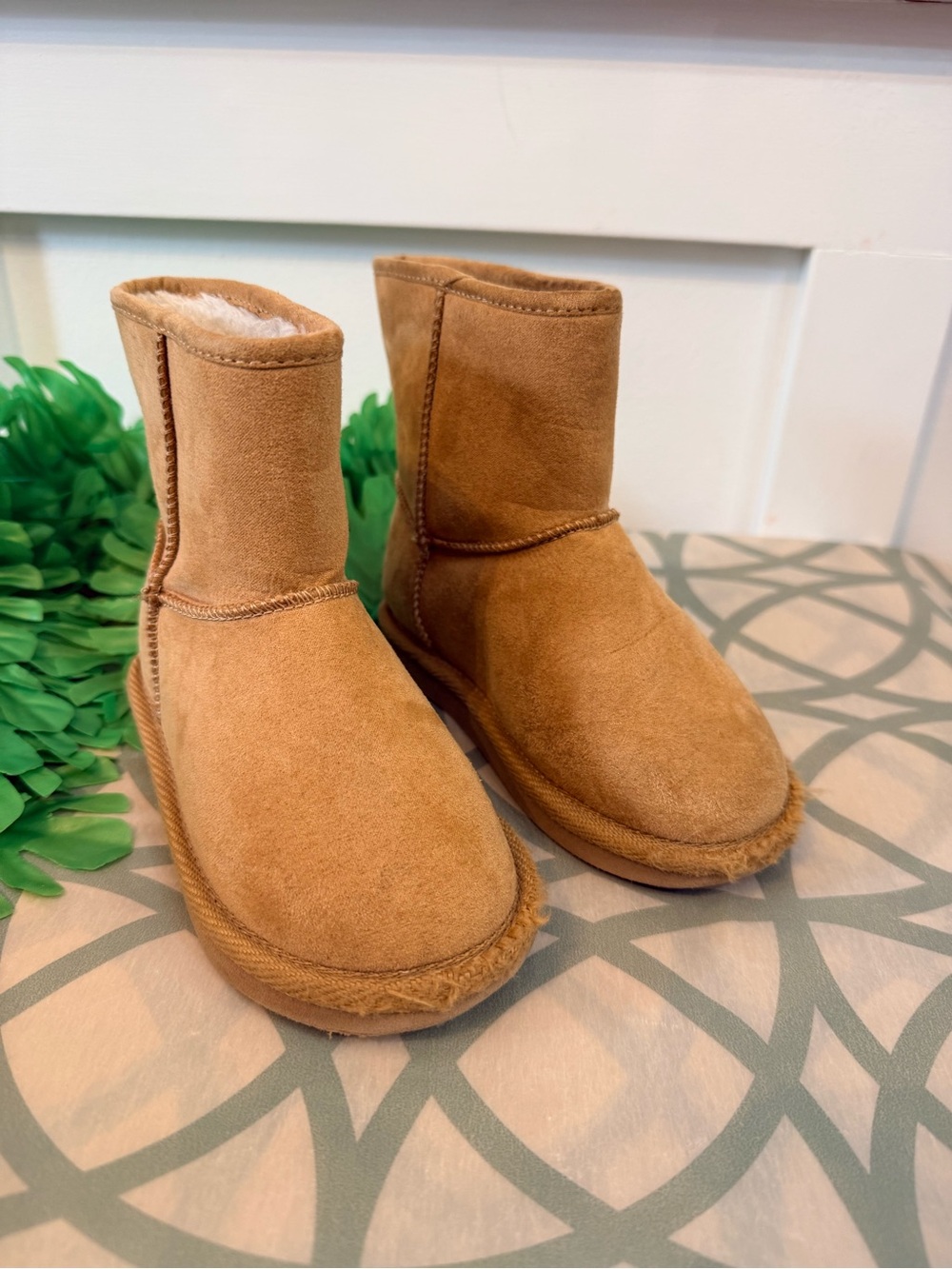 10/$25 • Joe Fresh Classic Tan Suede Shearling-Lined Boots